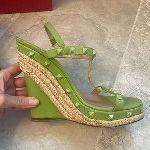 Studded light green wedges